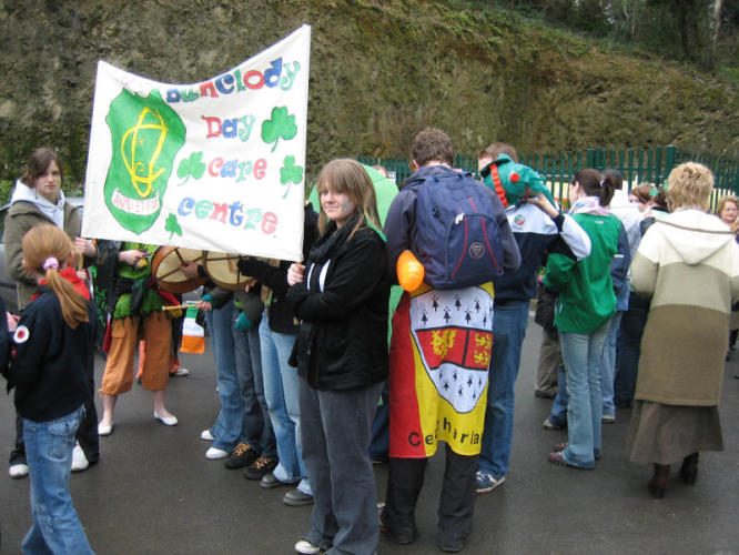 ../Images/St-patrick's-day-parade-bunclody-2006-13.JPG