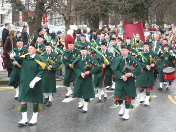 ../Images/St-patrick's-day-parade-bunclody-2006-20.JPG