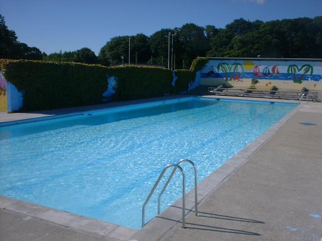 Swimming pool - 2.jpg (44648 bytes)